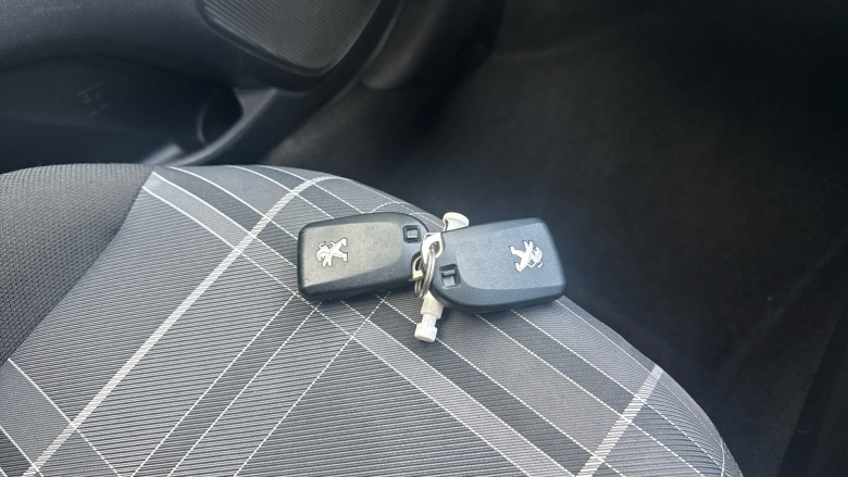 Peugeot 108 1.2 PureTech Allure 5dr Petrol Hatchback